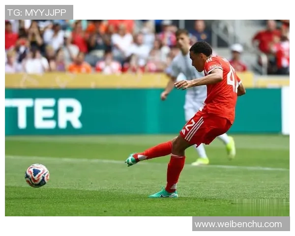 中超精彩对决拜仁大胜巴黎圣日耳曼帽子戏法引发全场狂欢